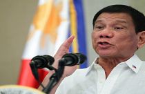 الرئيس الفليبيني يهدد بمنع رعاياه من العمل في الشرق الأوسط ان استمر العنف ضدهم