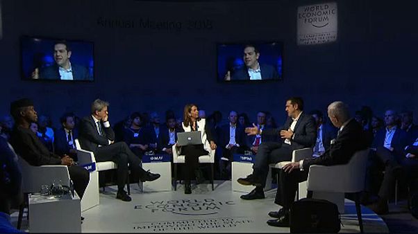 A menekültügyről beszélgetett az olasz és a görög kormányfő Davosban A menekültügyről beszélgetett az olasz és a görög kormányfő Davosban
