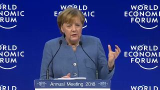 Davos, 2. nap: Macron és Merkel