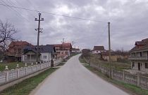  قرية صربية ذات منازل فاخرة ولكن فارغة وخاوية على عروشها 