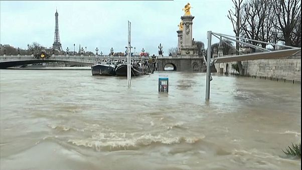 "Большая вода" в Париже "Большая вода" в Париже