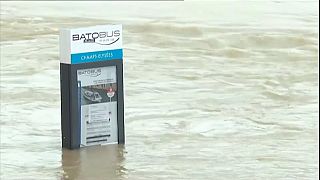 Parigi a rischio alluvione, anche il Louvre in allerta