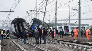 Acidente de comboio em Itália faz pelo menos três mortos e 100 feridos, 10 em estado grave