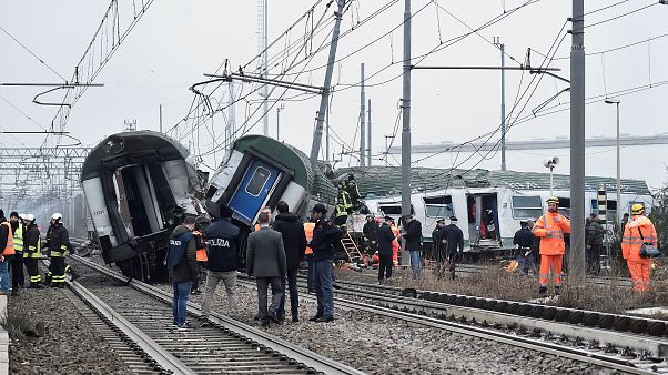 İtalya'da tren kazası: En az 3 kişi hayatını kaybetti İtalya'da tren kazası: En az 3 kişi hayatını kaybetti