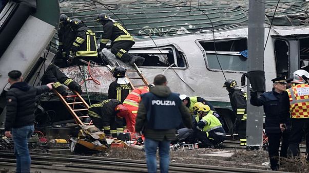 مقتل ثلاثة أشخاص في حادث قطار بإيطاليا مقتل ثلاثة أشخاص في حادث قطار بإيطاليا