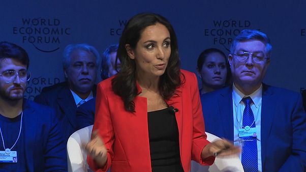 A jornalista Isabelle Kumar, da Euronews, vai mediar o debate A jornalista Isabelle Kumar, da Euronews, vai mediar o debate