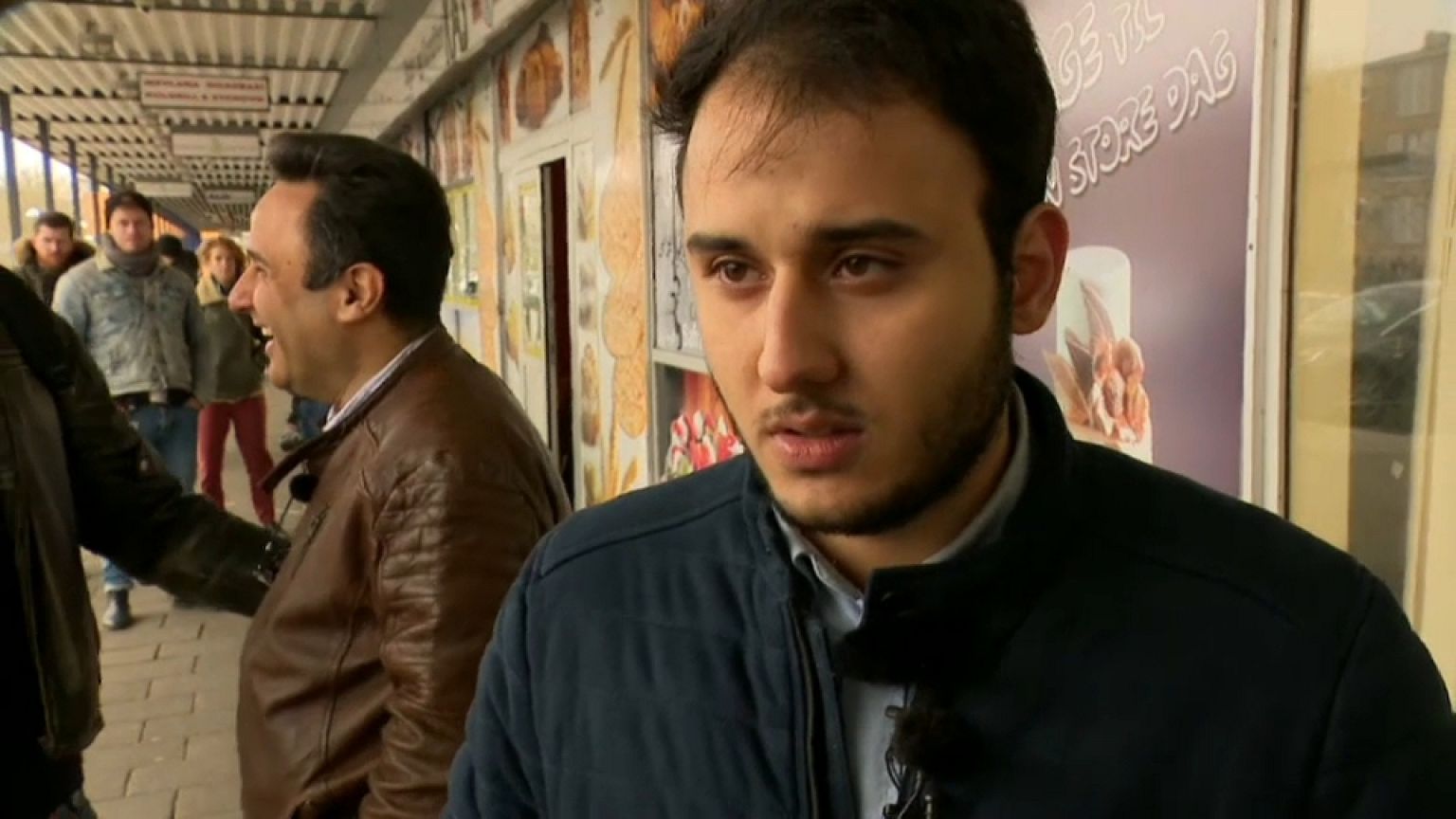 Il signor Parian, proprietario della panetteria devastata