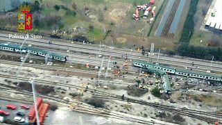 Zug bei Mailand entgleist: 3 Tote und viele Verletzte