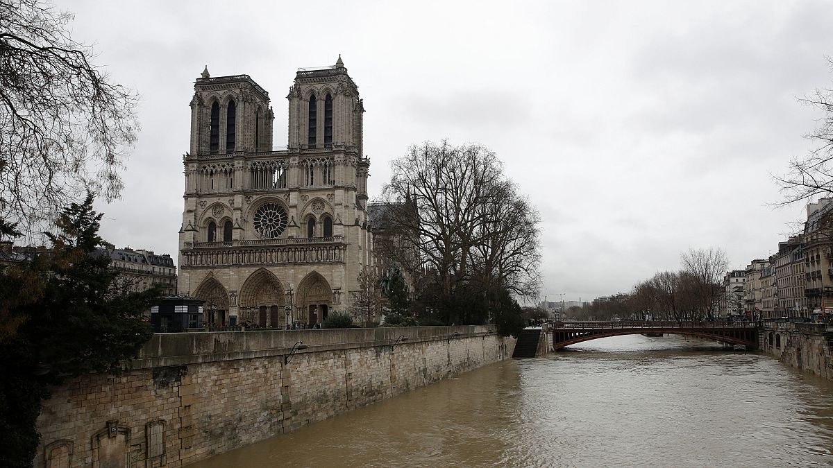 Fransa'da nehirlerin su seviyesi yükseliyor