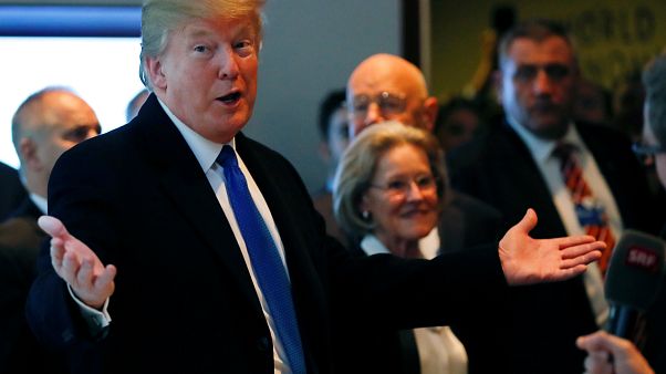 Trump a Davos sfida l'Europa sul protezionismo Trump a Davos sfida l'Europa sul protezionismo