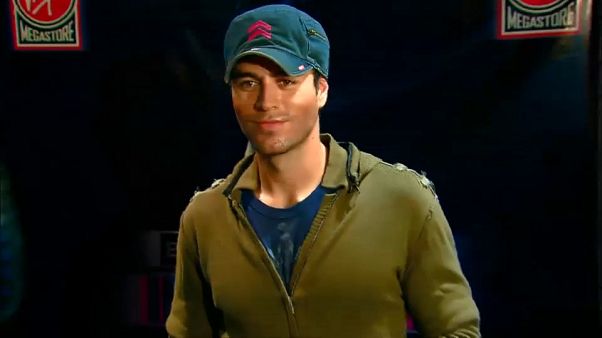 Enrique Iglesias en California. Enrique Iglesias en California.