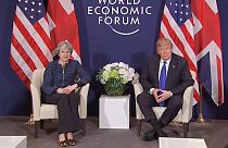 Trump y May estrechan lazos en Davos 
