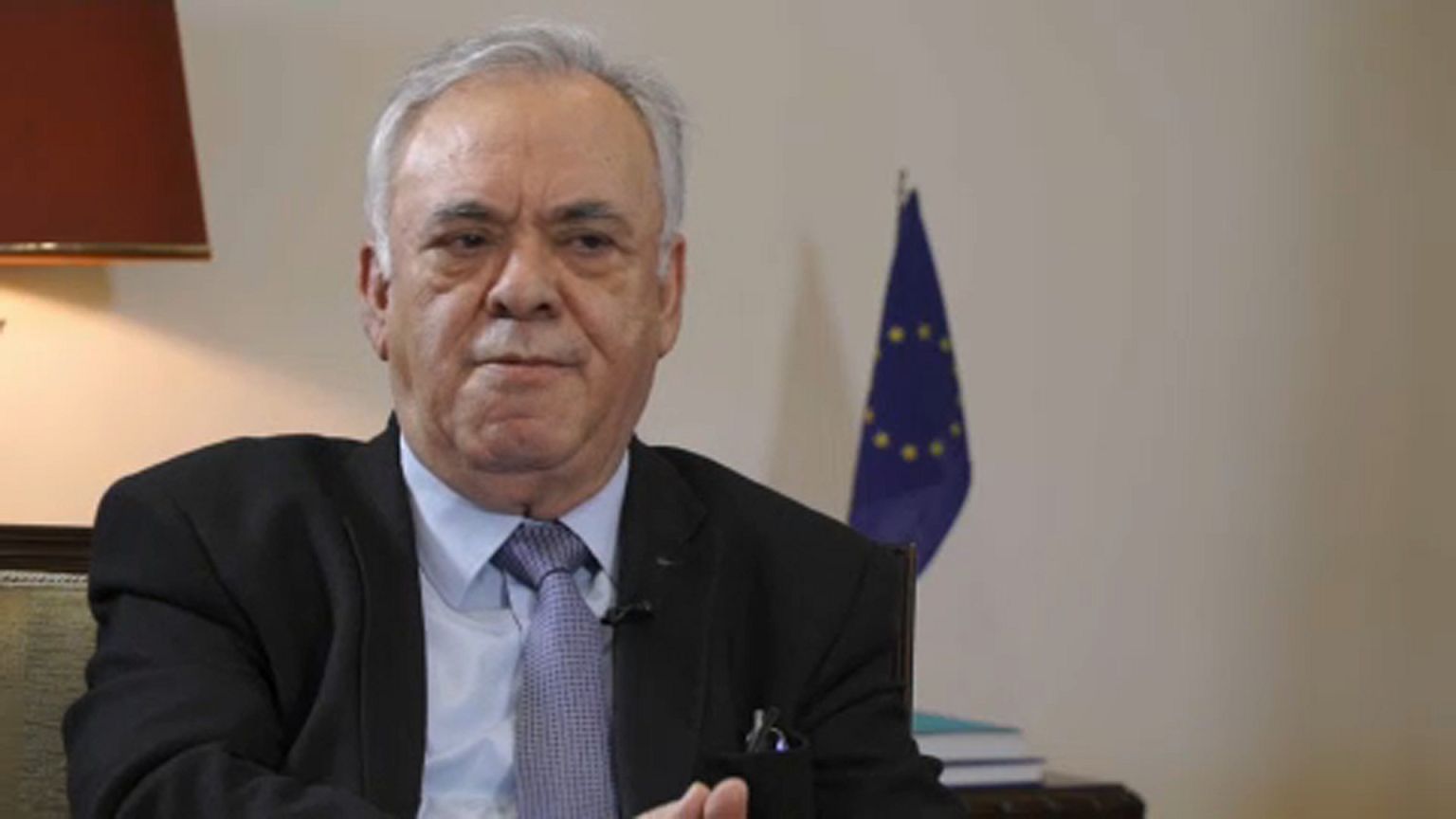 Áttörés a görög-macedón névvitában