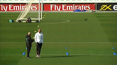 Zinédine Zidane se juega su puesto en el banquillo del Real Madrid