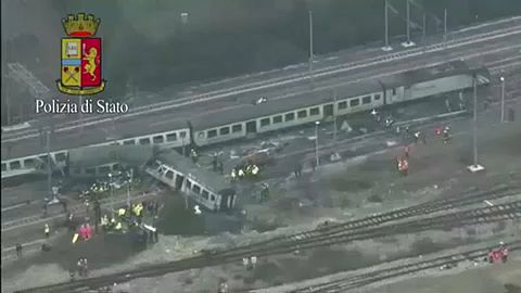 Légifelvételek az olaszországi vonatbalesetről
