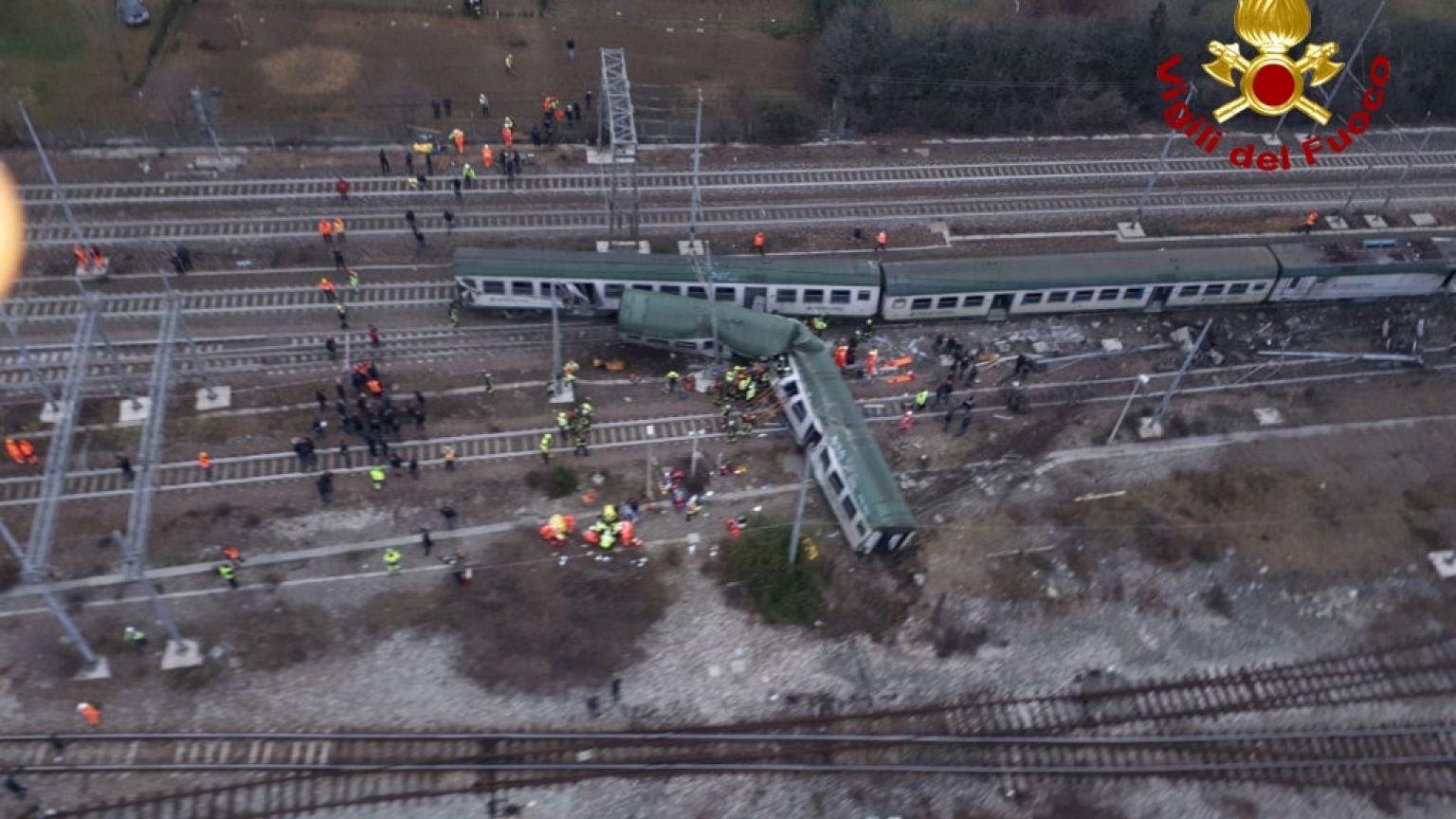 Entgleister Zug in einem Vorort von Mailand