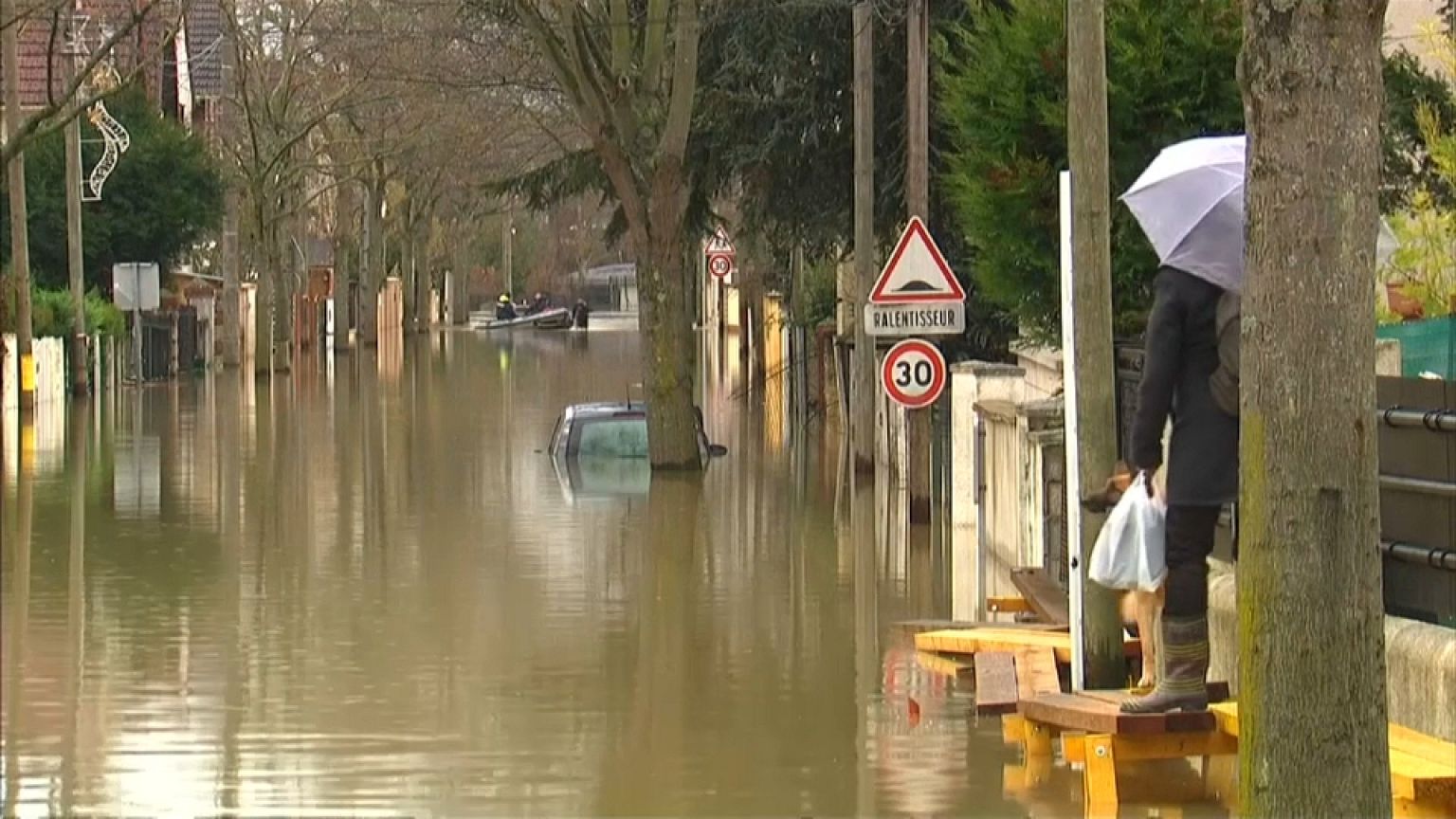 1000 Haushalte ohne Strom: Seine überflutet Pariser Umland
