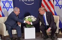 Trump reafirma sintonia com Israel e ameaça cortar ajudas aos palestinianos