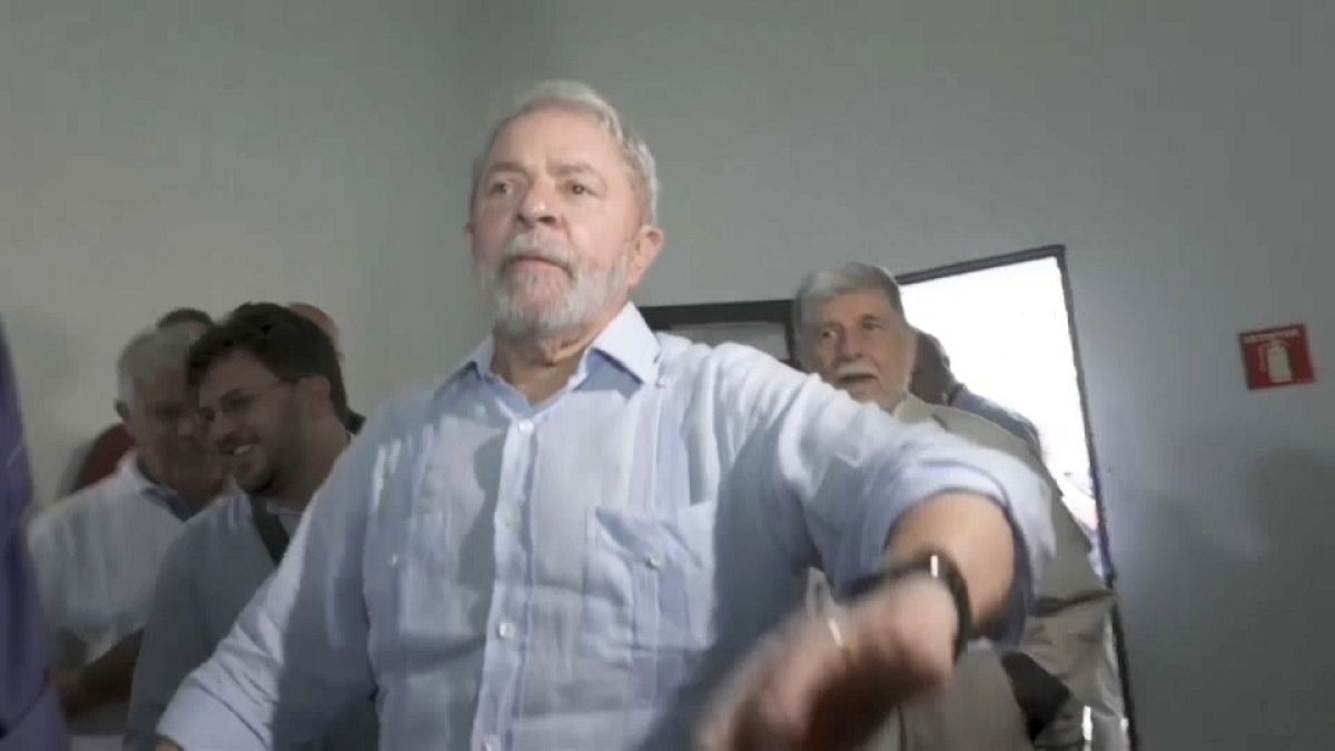 Lula impedido de sair do Brasil