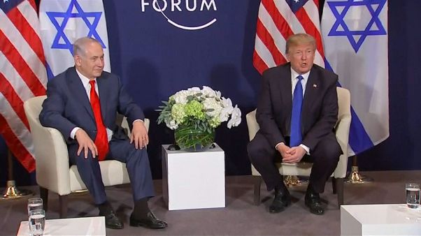 Trump avverte la Palestina: se non vi siedete al tavolo per la pace tagliamo aiuti Trump avverte la Palestina: se non vi siedete al tavolo per la pace tagliamo aiuti