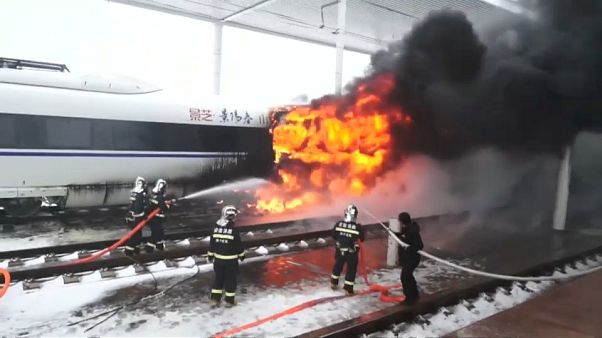 Feuer im Zug: Am Mittag war ein erster Notruf eingegangen. Feuer im Zug: Am Mittag war ein erster Notruf eingegangen.