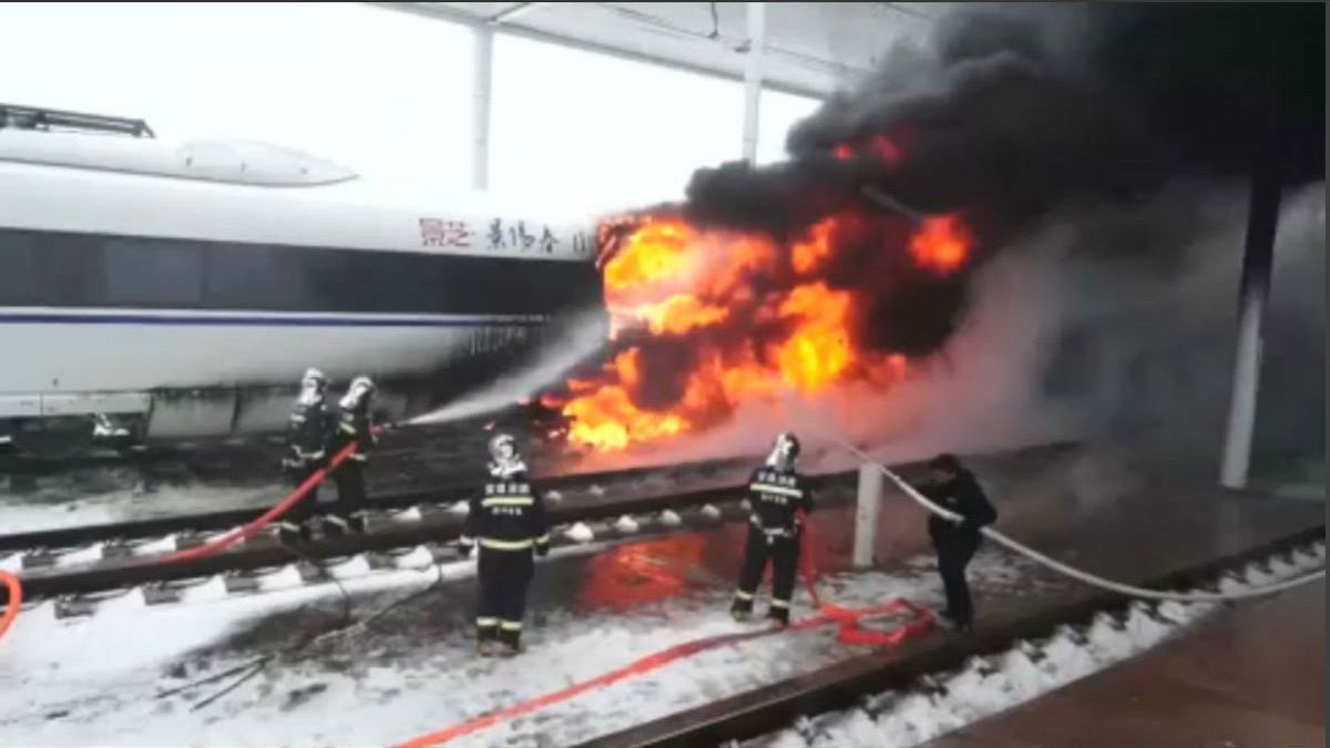 Κίνα: Τρένο τυλίχτηκε στις φλόγες