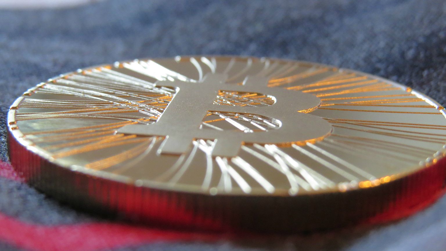 Nihat Zeybekci: Vatandaşlarımız Bitcoin'den uzak dursun