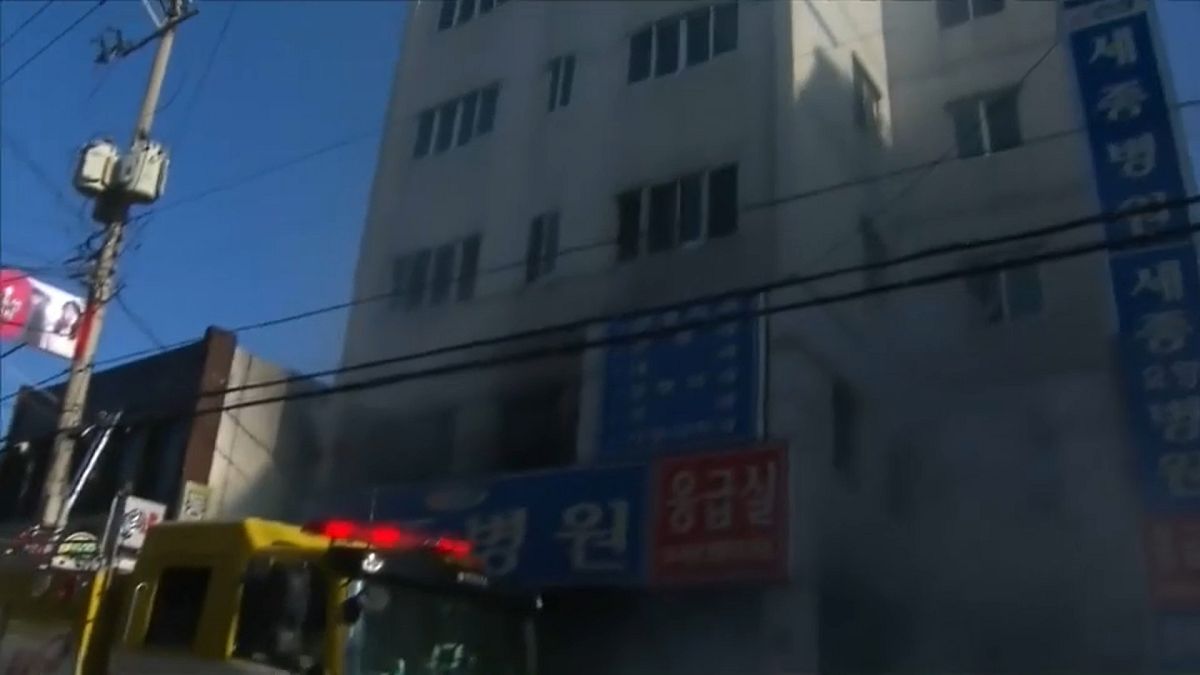 Пожар в больнице: десятки погибших