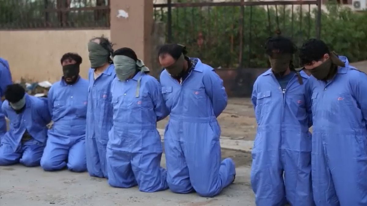 وتستمر المأساة: مشاهد مروّعة لإعدام جماعي في ليبيا 
