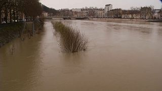 Lyon's twin rivers threaten floods as Rhone & Saone rise