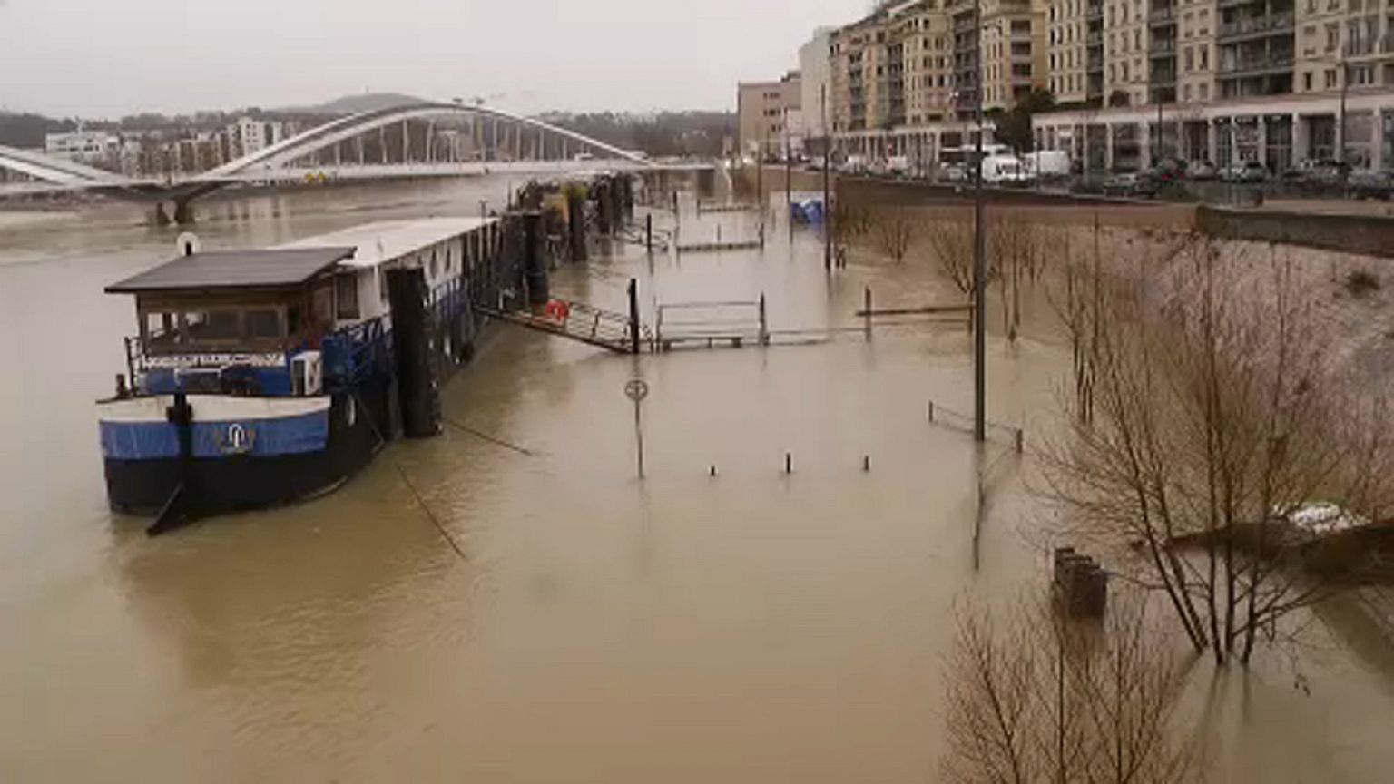 Áradnak a folyók Lyonban