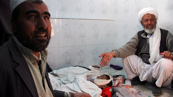 Razzo su un villaggio, strage di bambini in Afghanistan Razzo su un villaggio, strage di bambini in Afghanistan