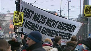 Austria, proteste contro le canzoni naziste