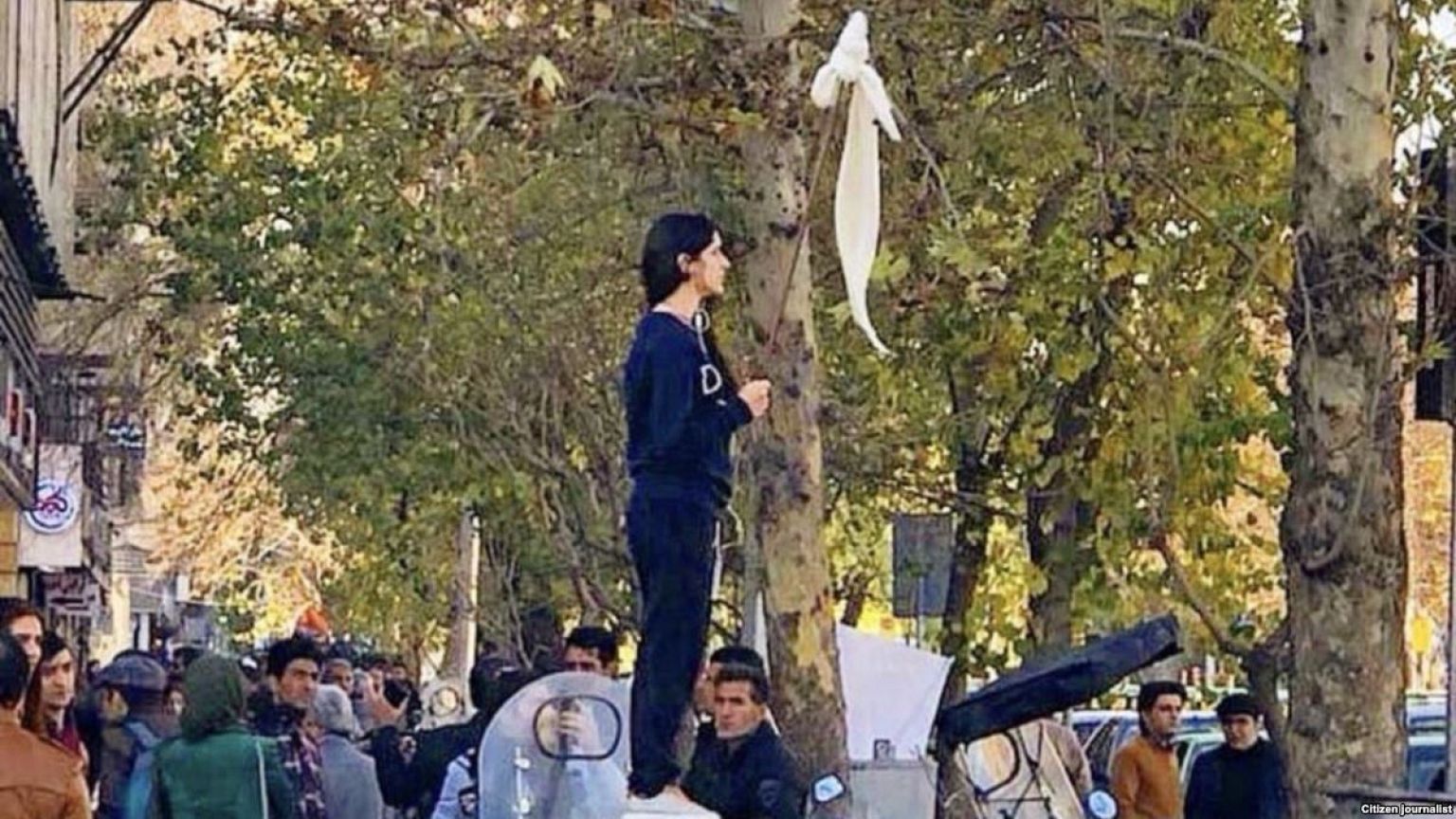ویدا موحد، دختر خیابان انقلاب