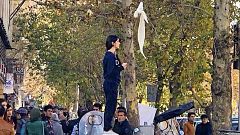 ویدا موحد، دختر خیابان انقلاب