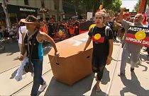 Milhares manifestam-se contra "Dia da Austrália"