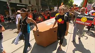 Milhares manifestam-se contra "Dia da Austrália"