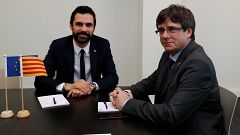 Roger Torrent und Carles Puigdemont in Brüssel