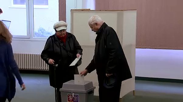 A cseh elnökjelöltek már pénteken szavaztak A cseh elnökjelöltek már pénteken szavaztak