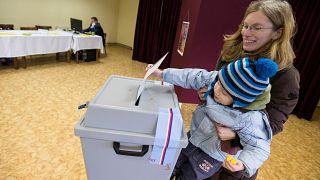 Les Tchèques appelés aux urnes pour choisir leur président