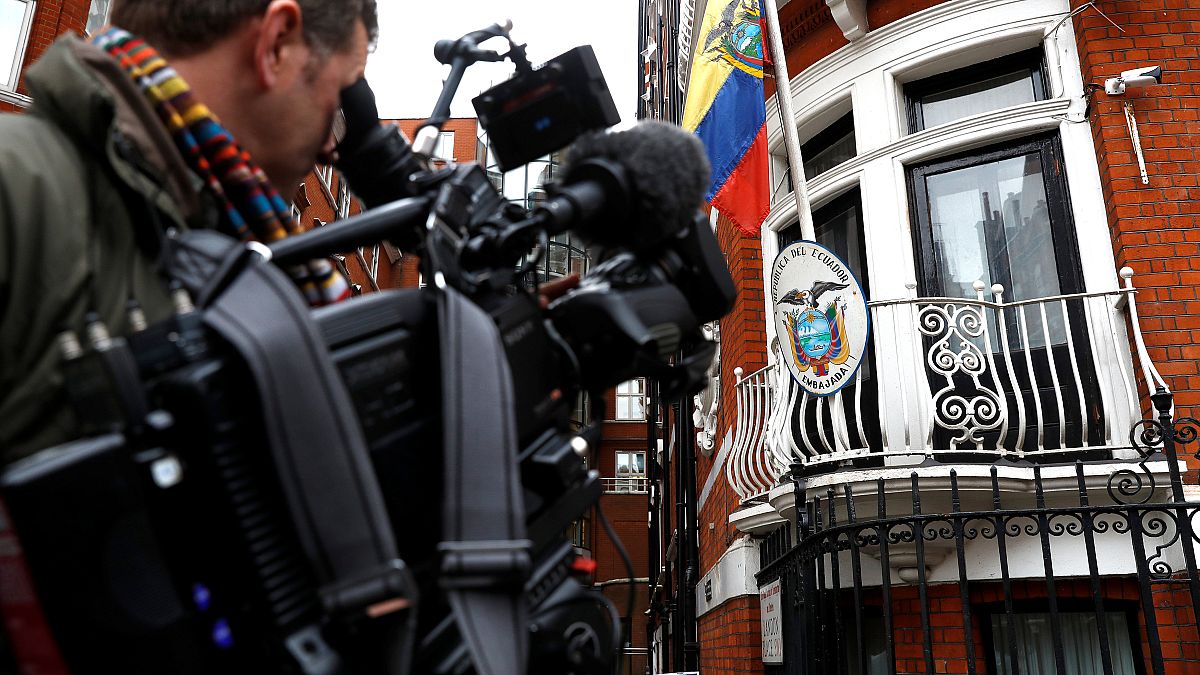 Vor der Botschaft von Ecuador in London