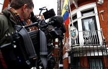 Vor der Botschaft von Ecuador in London