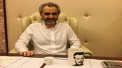 الأمير الوليد بن طلال خلال مقابلة مع رويترز في فندق ريتز كارلتون بالرياض
