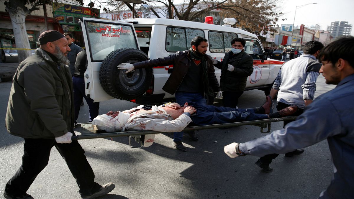 مقتل وإصابة العشرات في انفجار سيارة عند نقطة تفتيش في كابول