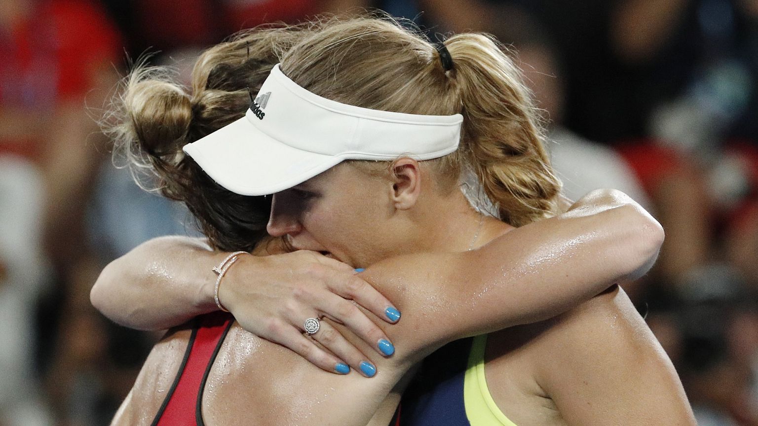  Caroline Wozniacki und Simona Halep nach dem dreistündigen Duell