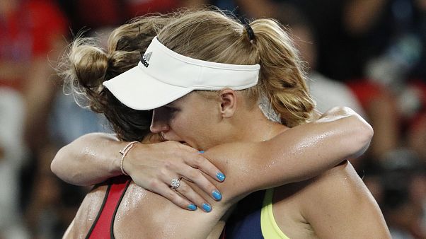 Caroline Wozniacki und Simona Halep nach dem dreistündigen Duell Caroline Wozniacki und Simona Halep nach dem dreistündigen Duell