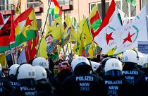 Polizei löst Kurden-Großdemo in Köln auf