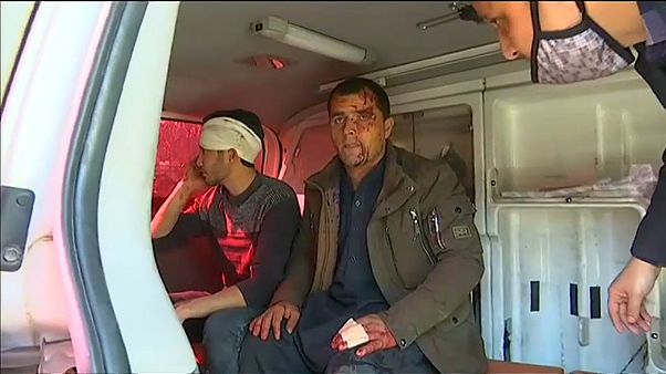 Massacro a Kabul: decine di morti in un attentato Massacro a Kabul: decine di morti in un attentato