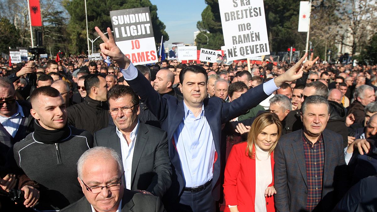 Arnavutluk'da Ram'a Hükümeti protesto edildi