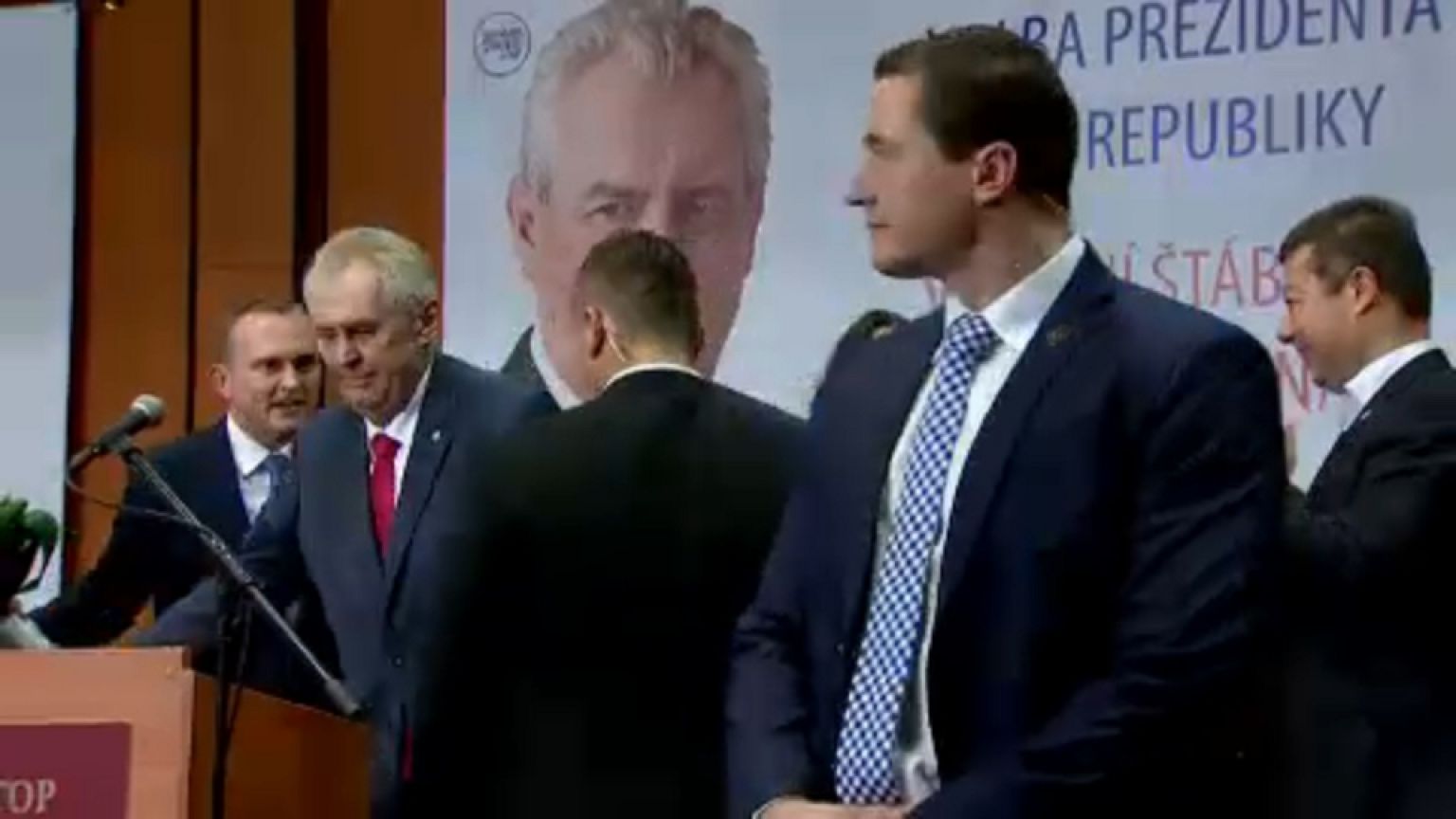 Çekya'da zafer Milos Zeman'ın